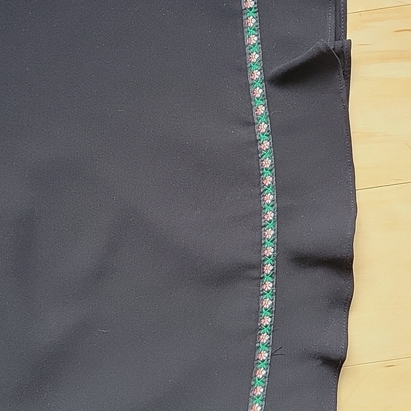 dress barn sz 14 black with pink flower bottom border. NWOT - Picture 2 of 4